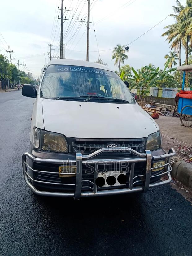 Toyota Noah 2.0 AWD (8 Seater) 2002 White