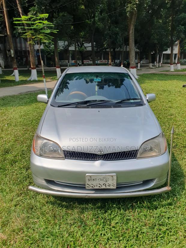 Toyota Platz 2001 Silver