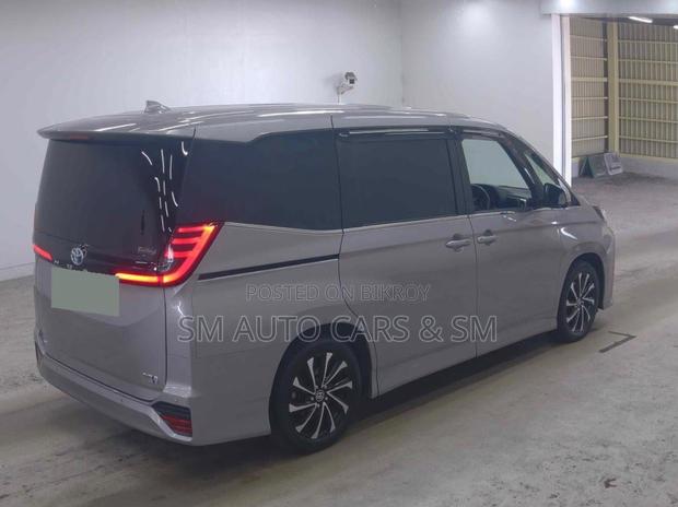 Toyota Noah 2023 Gray