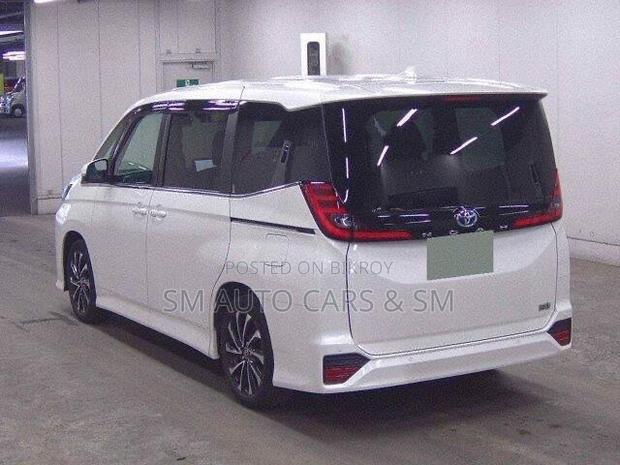 Toyota Noah 2023 Pearl