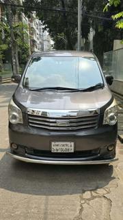 Toyota Noah 2.0 158hp FWD (8 Seater) 2013 Gray for sale