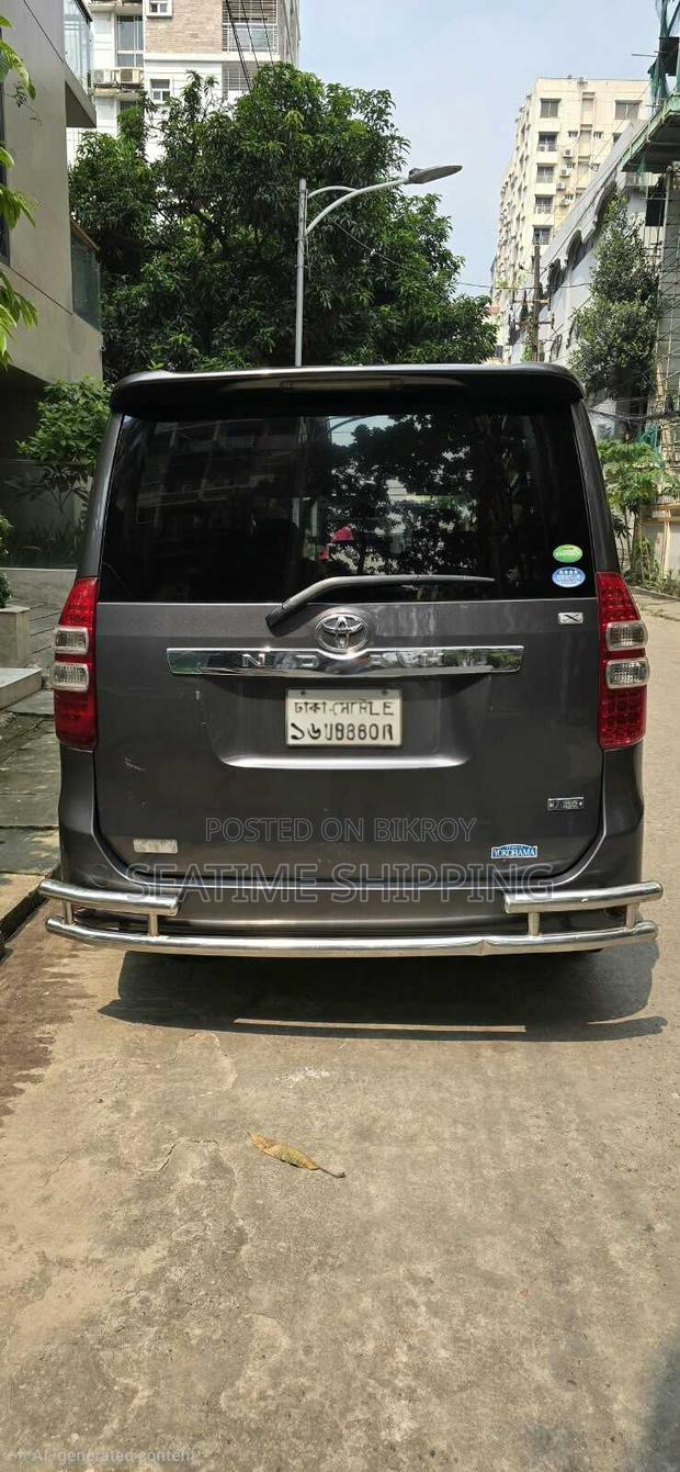 Toyota Noah 2.0 158hp FWD (8 Seater) 2013 Gray