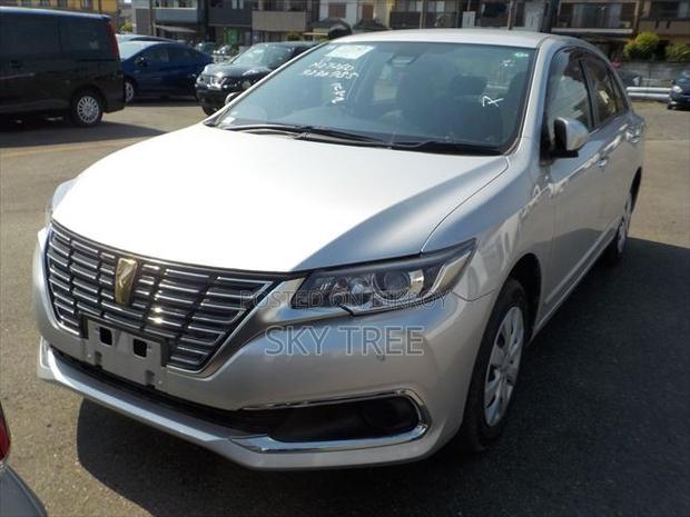 Toyota Premio 2021 Silver